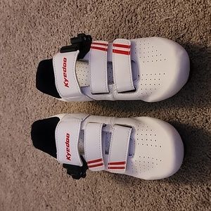 Brand new Kyedoo cycling shoe, sz 37
